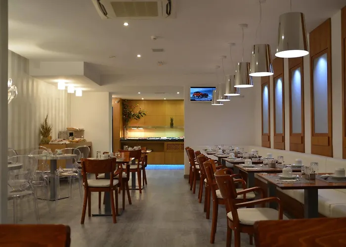 梅纳广场酒店 3* 内尔哈