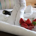 梅纳广场酒店 3* 内尔哈