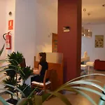 梅纳广场酒店 内尔哈