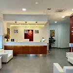 梅纳广场酒店 酒店